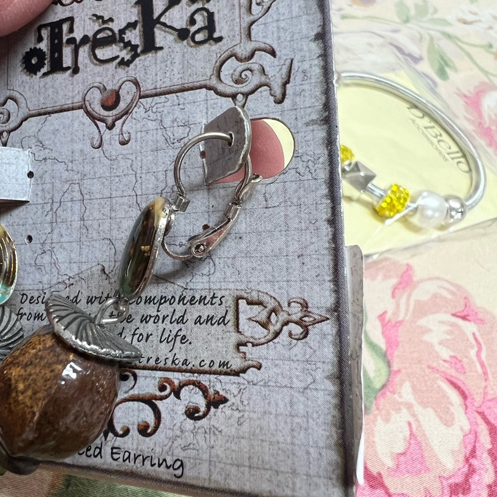 Clip On Earring bundle - Picture 15 of 16